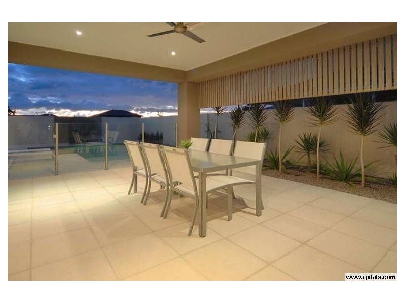 17 Rebholz Drive, Benowa Waters QLD 4217