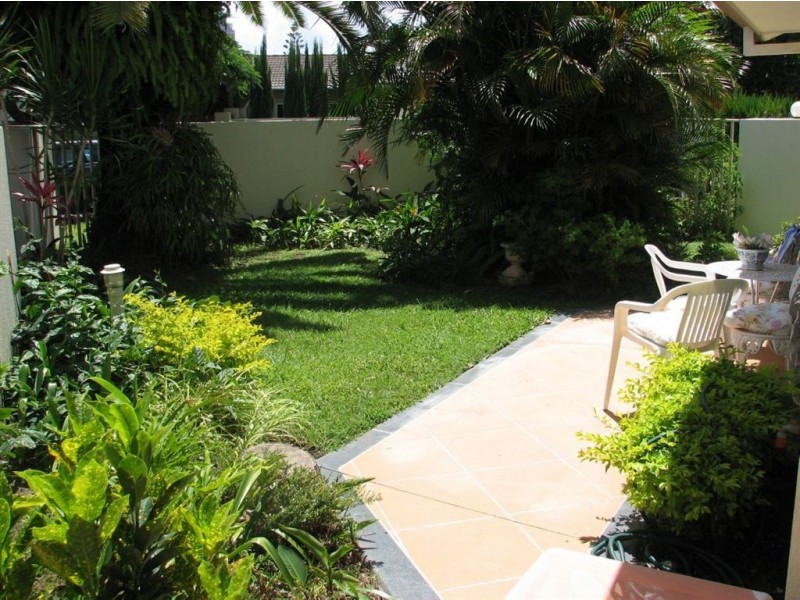 2/22 Vespa Crescent, Surfers Paradise QLD 4217