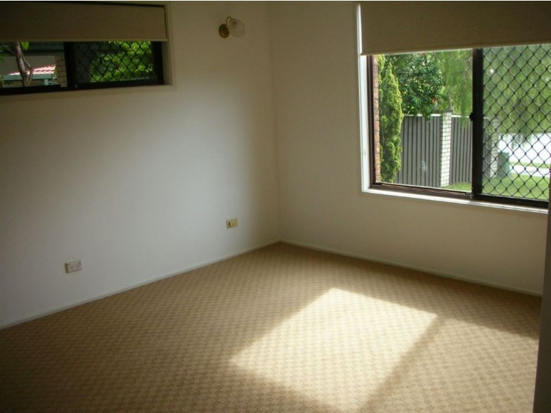 2 Parasol Street, Ashmore QLD 4214