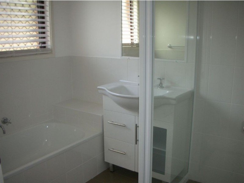 2 Parasol Street, Ashmore QLD 4214