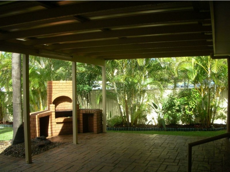 2 Parasol Street, Ashmore QLD 4214