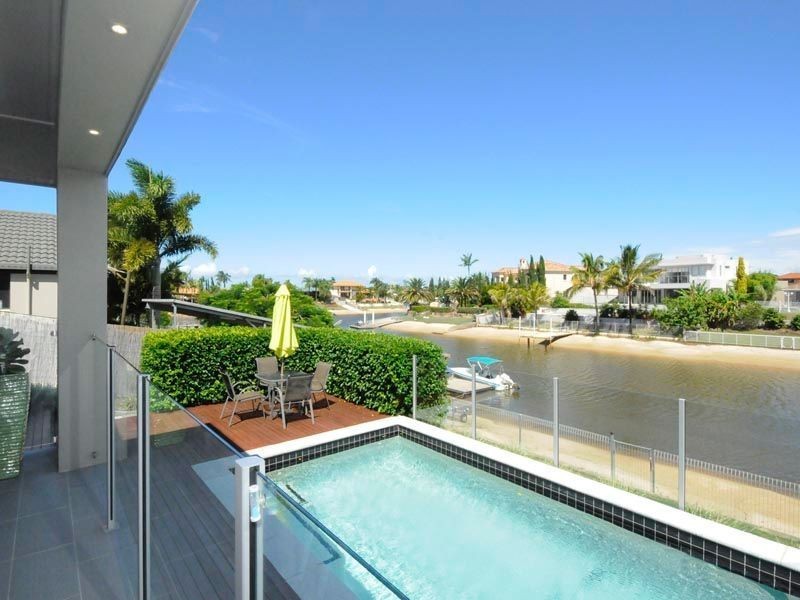 5 Selkirk Ave, Benowa Waters QLD 4217