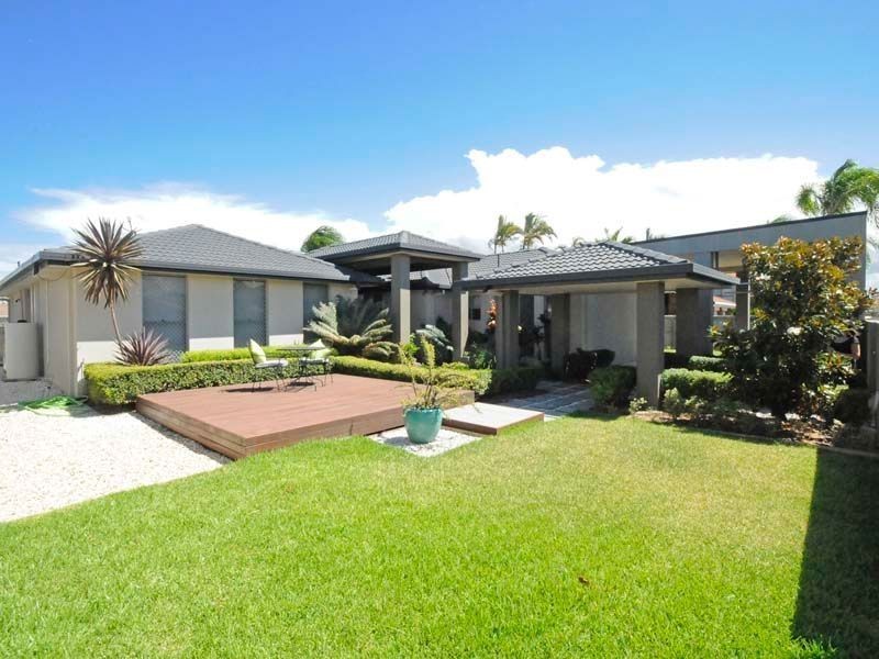 5 Selkirk Ave, Benowa Waters QLD 4217