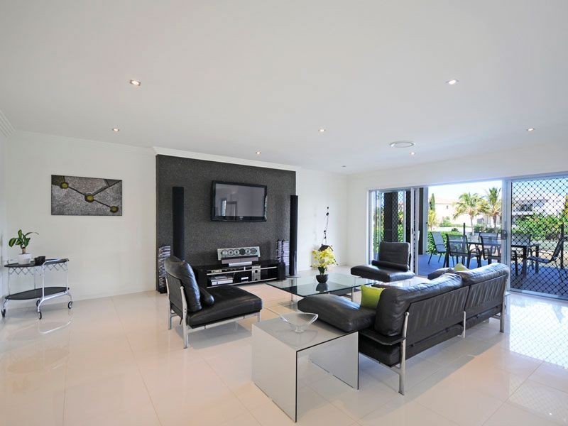 5 Selkirk Ave, Benowa Waters QLD 4217