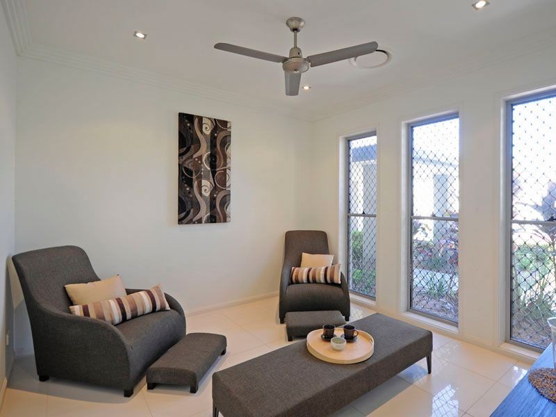 5 Selkirk Ave, Benowa Waters QLD 4217
