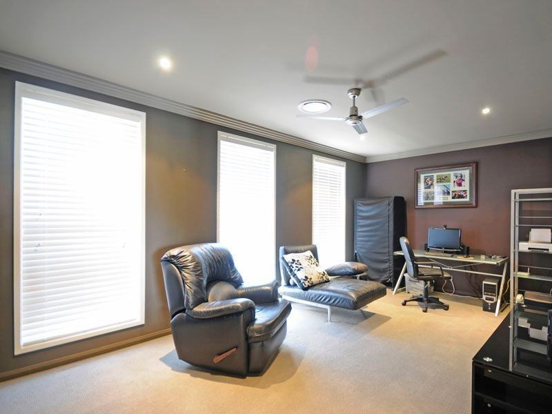 5 Selkirk Ave, Benowa Waters QLD 4217