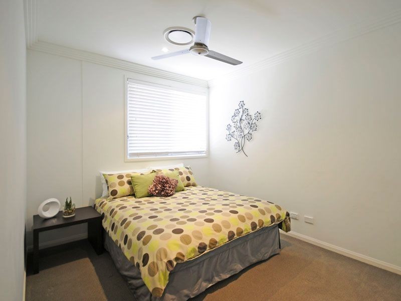 5 Selkirk Ave, Benowa Waters QLD 4217