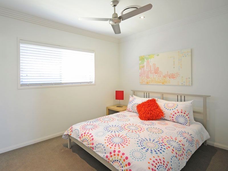 5 Selkirk Ave, Benowa Waters QLD 4217