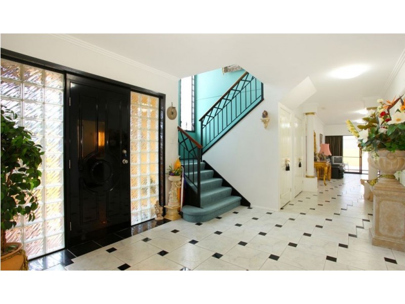 10 Stevens Street, Southport QLD 4215