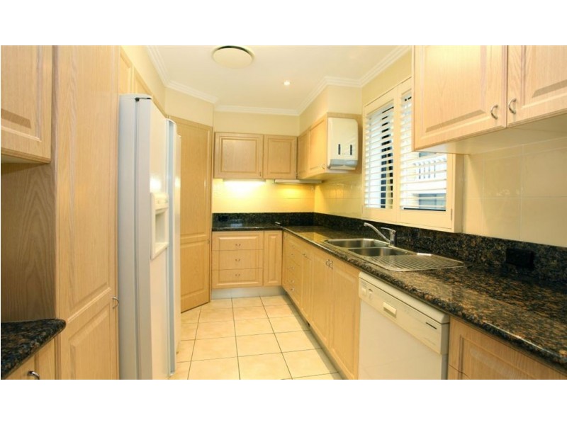 10 Stevens Street, Southport QLD 4215