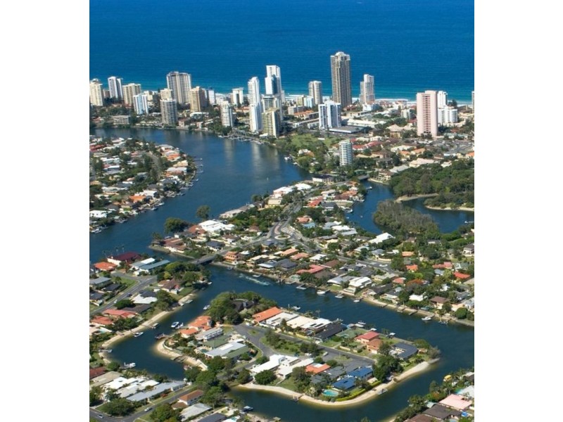 1 Sheridan Park Avenue, Broadbeach Waters QLD 4218