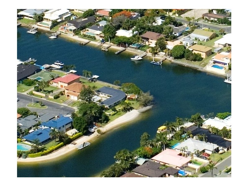 1 Sheridan Park Avenue, Broadbeach Waters QLD 4218