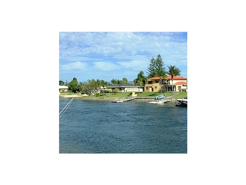 1 Sheridan Park Avenue, Broadbeach Waters QLD 4218