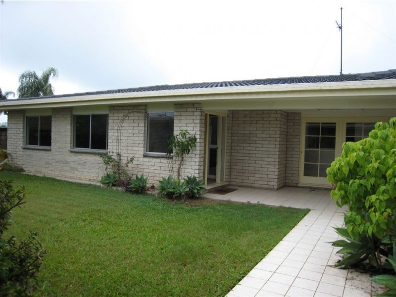 1 Sheridan Park Avenue, Broadbeach Waters QLD 4218