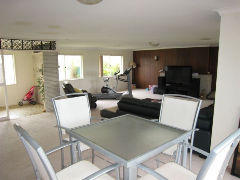 1 Sheridan Park Avenue, Broadbeach Waters QLD 4218