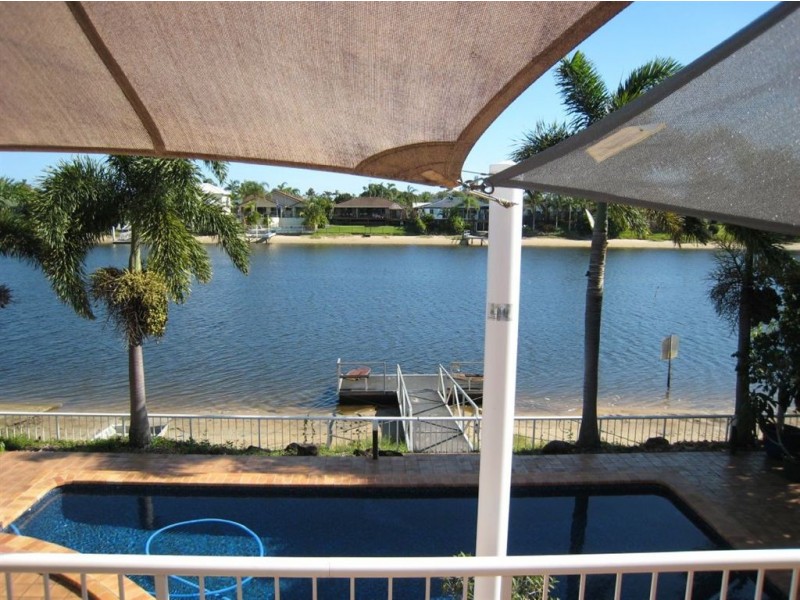 84 Waitomo Street, Broadbeach Waters QLD 4218