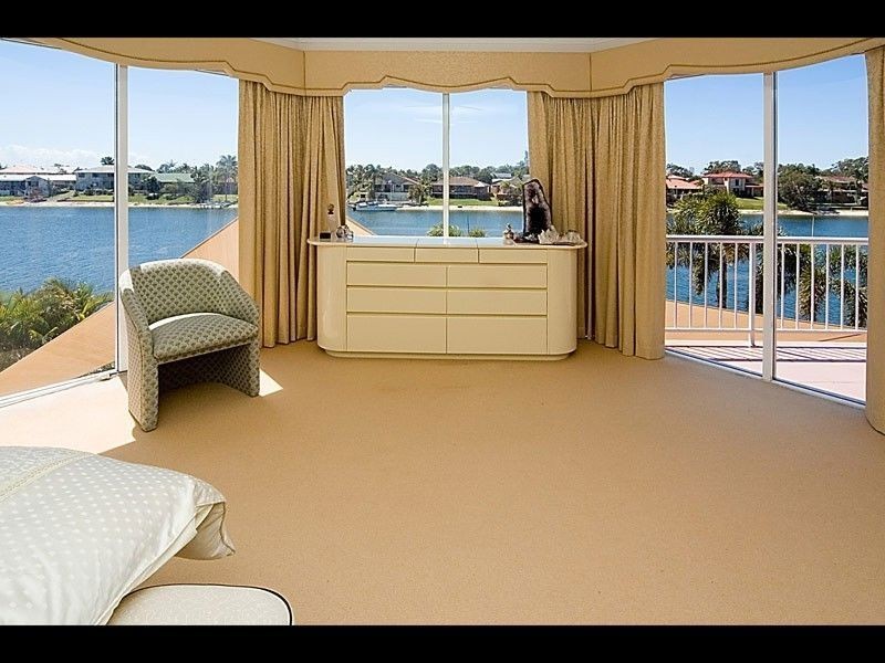 84 Waitomo Street, Broadbeach Waters QLD 4218