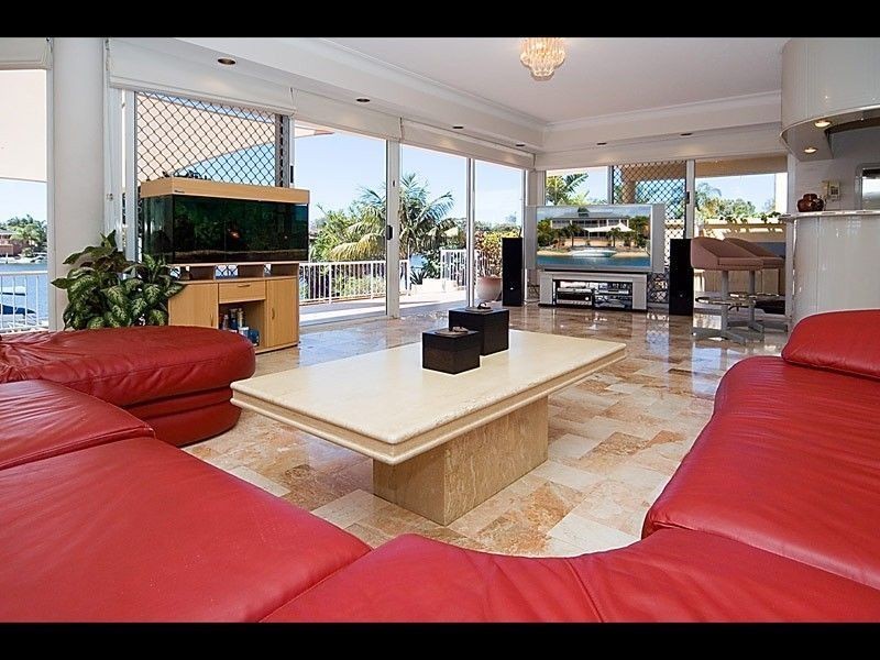 84 Waitomo Street, Broadbeach Waters QLD 4218