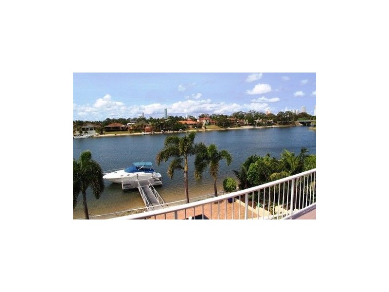 84 Waitomo Street, Broadbeach Waters QLD 4218