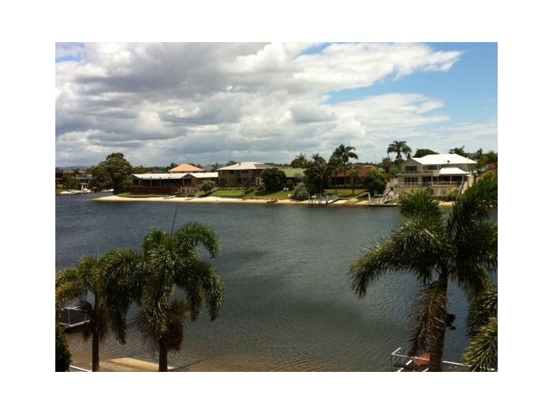 84 Waitomo Street, Broadbeach Waters QLD 4218