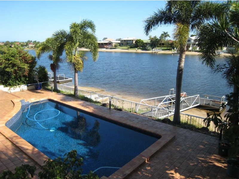 84 Waitomo Street, Broadbeach Waters QLD 4218