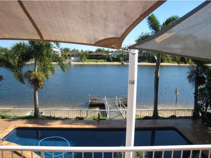 84 Waitomo Street, Broadbeach Waters QLD 4218