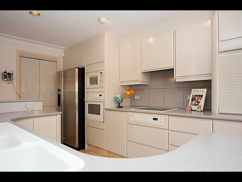 84 Waitomo Street, Broadbeach Waters QLD 4218