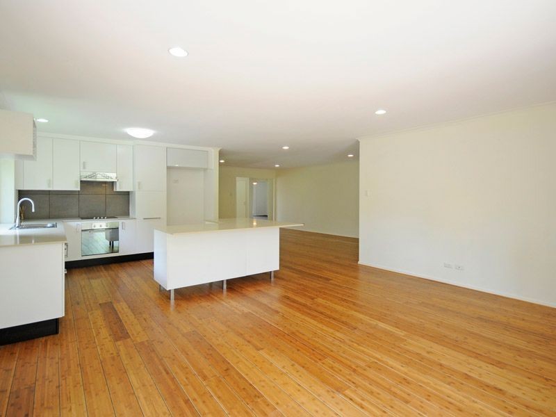 17 Marbella Drive, Benowa QLD 4217