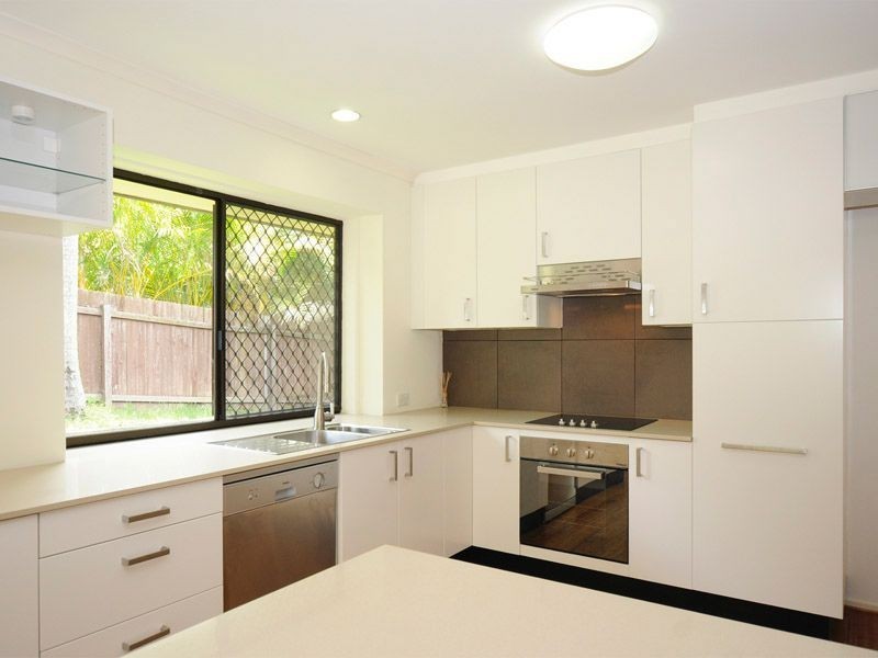 17 Marbella Drive, Benowa QLD 4217