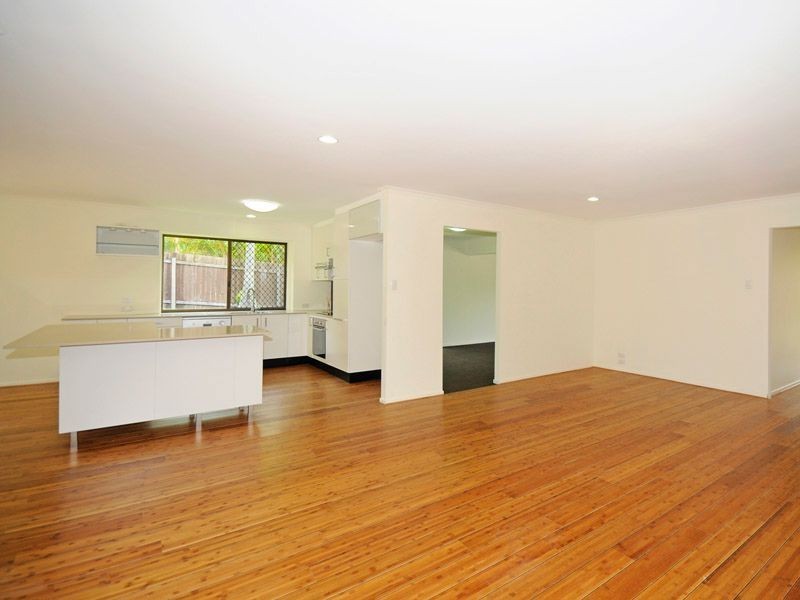 17 Marbella Drive, Benowa QLD 4217