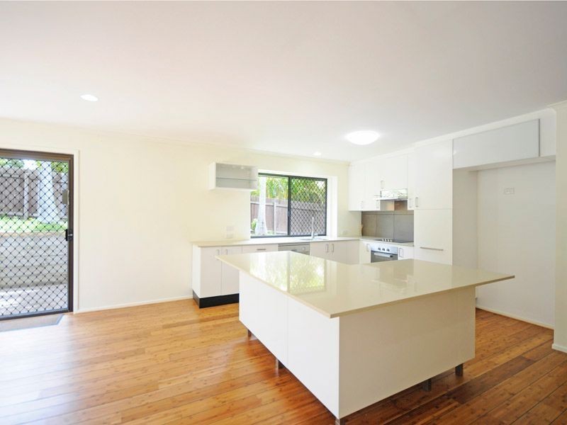 17 Marbella Drive, Benowa QLD 4217