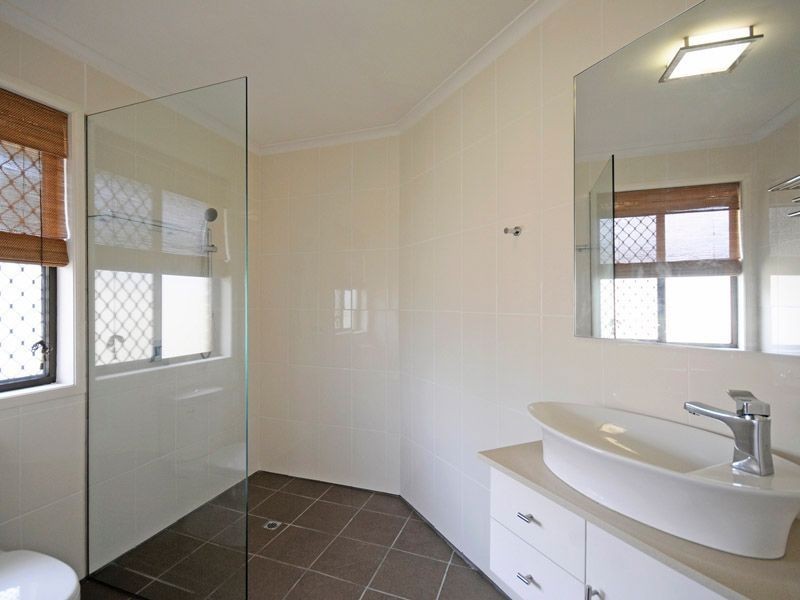 17 Marbella Drive, Benowa QLD 4217