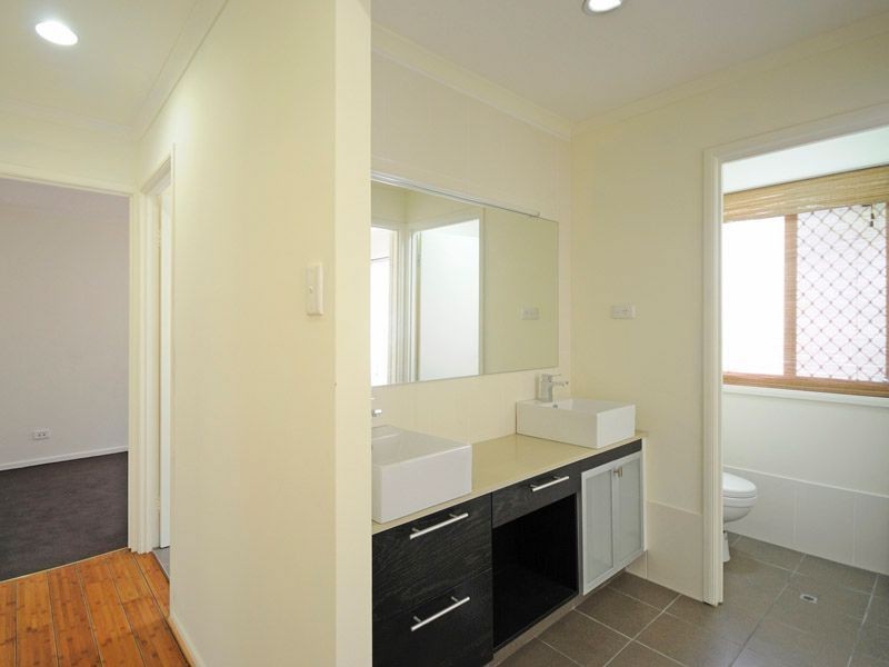 17 Marbella Drive, Benowa QLD 4217