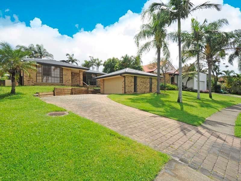 17 Marbella Drive, Benowa QLD 4217