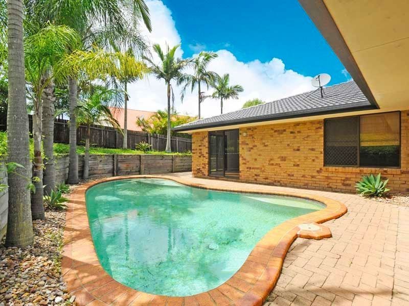 17 Marbella Drive, Benowa QLD 4217