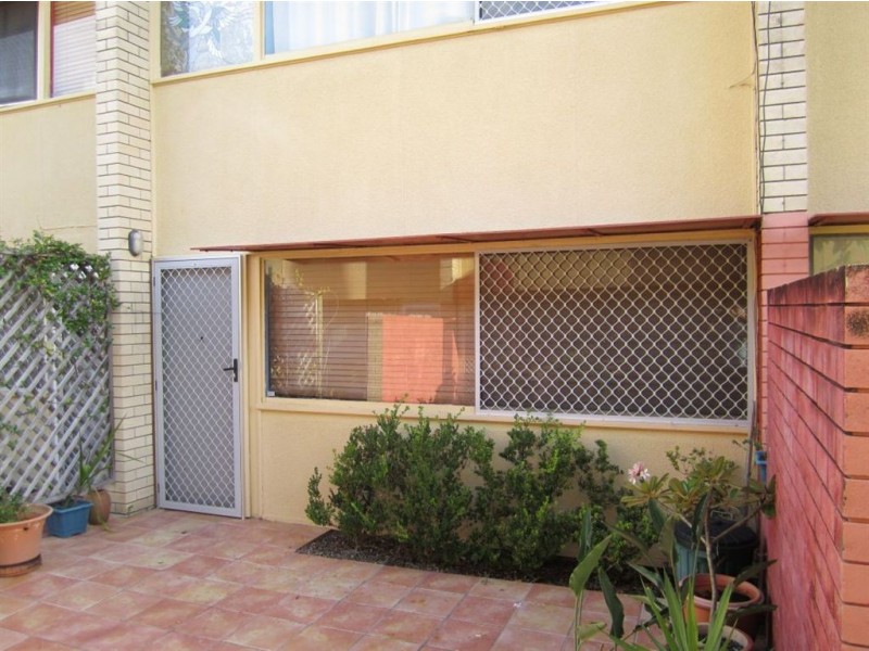 4/6 Stanhill Drive, Chevron Island QLD 4217