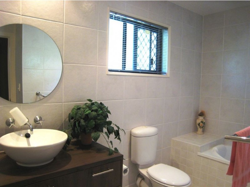 5 Savoy Drive, Broadbeach Waters QLD 4218