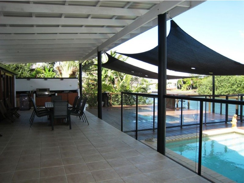 5 Savoy Drive, Broadbeach Waters QLD 4218