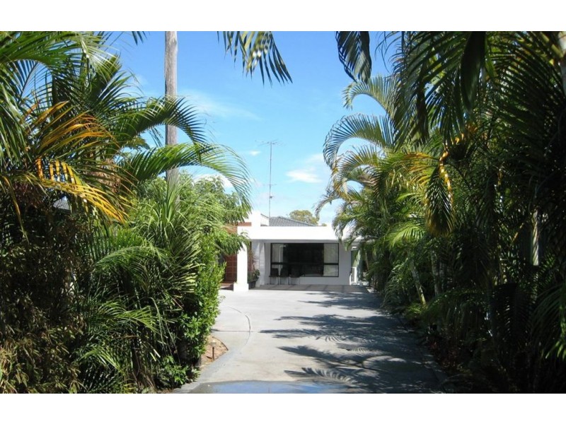 5 Savoy Drive, Broadbeach Waters QLD 4218