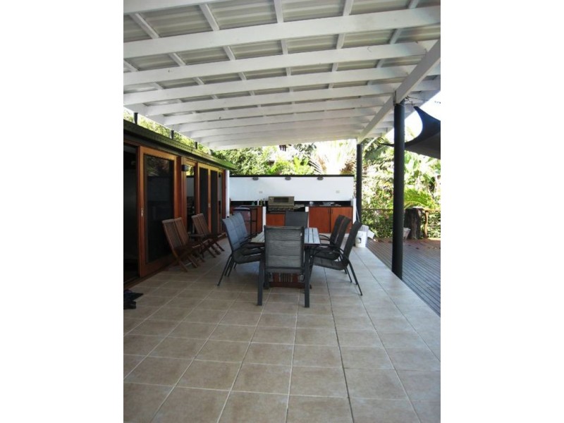 5 Savoy Drive, Broadbeach Waters QLD 4218