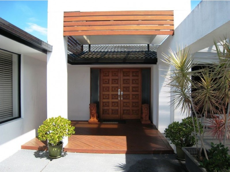 5 Savoy Drive, Broadbeach Waters QLD 4218