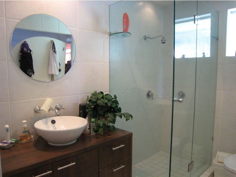 5 Savoy Drive, Broadbeach Waters QLD 4218