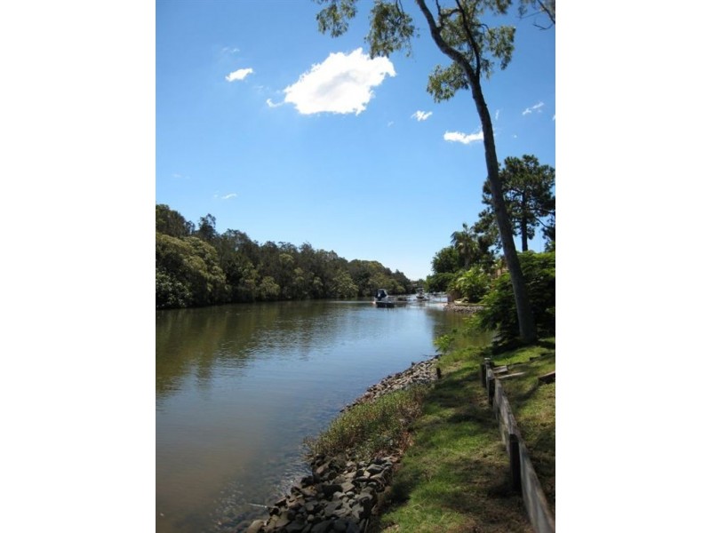 15 Costa Court, Broadbeach Waters QLD 4218