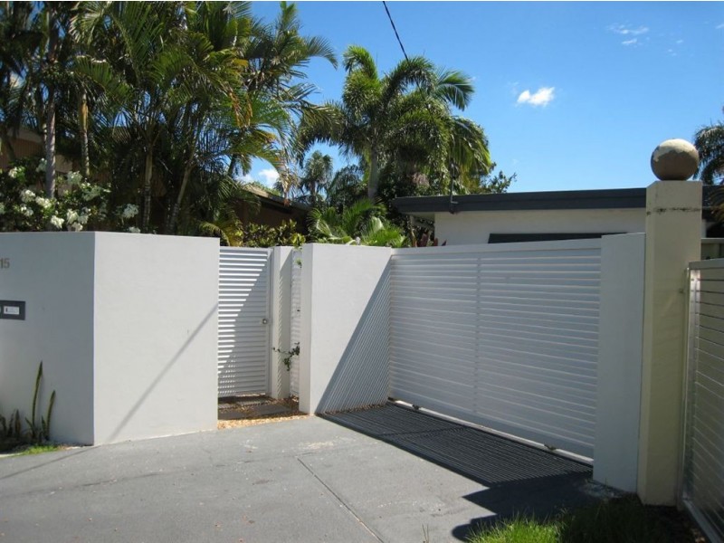 15 Costa Court, Broadbeach Waters QLD 4218