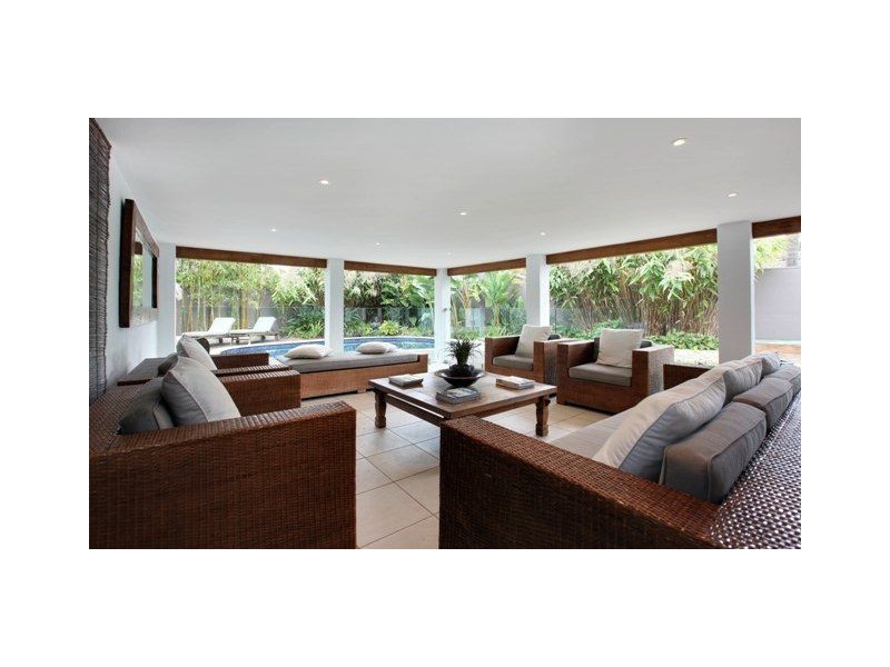 20 Barrier Reef Drive, Mermaid Waters QLD 4218