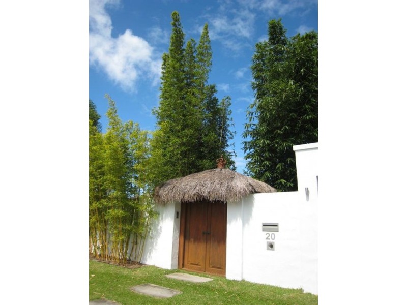 20 Barrier Reef Drive, Mermaid Waters QLD 4218