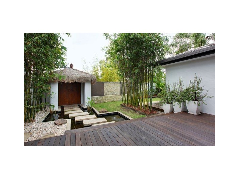 20 Barrier Reef Drive, Mermaid Waters QLD 4218