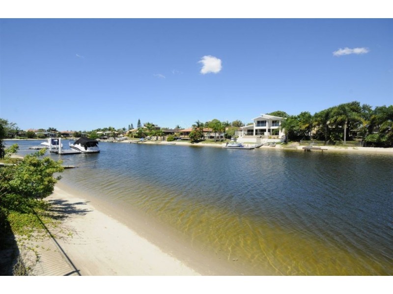 25 Sundowner Court, Mermaid Waters QLD 4218