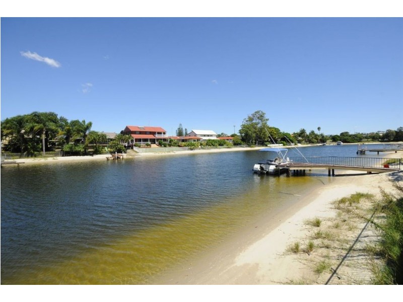 25 Sundowner Court, Mermaid Waters QLD 4218