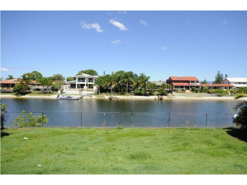 25 Sundowner Court, Mermaid Waters QLD 4218